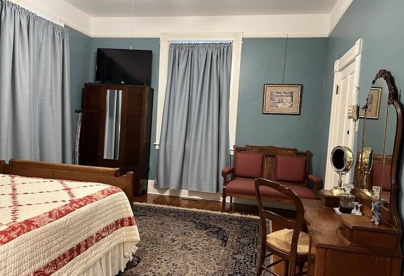 Brackenridge House Bed & Breakfast