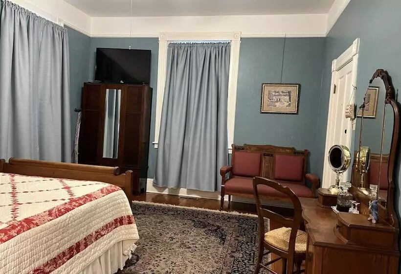 Brackenridge House Bed & Breakfast