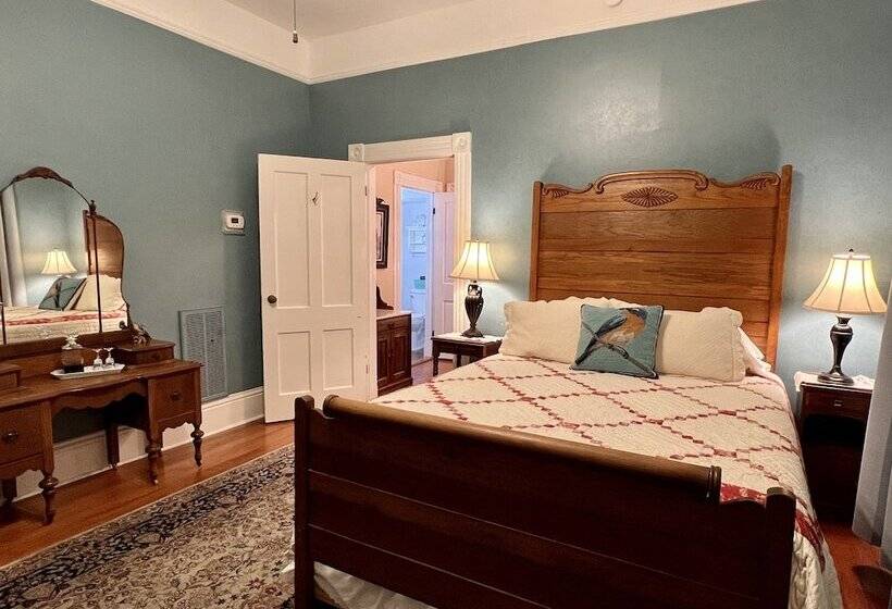 Brackenridge House Bed & Breakfast