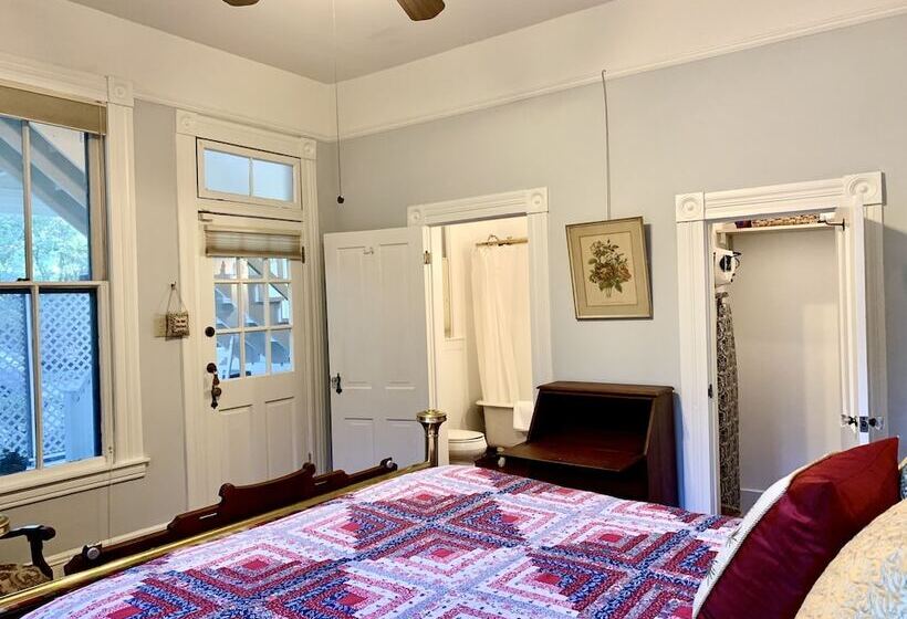 Brackenridge House Bed & Breakfast