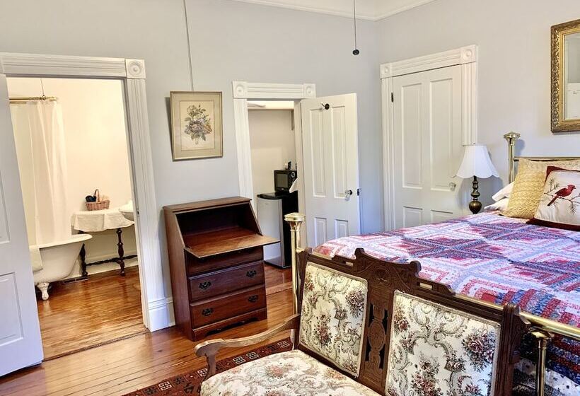 Brackenridge House Bed & Breakfast
