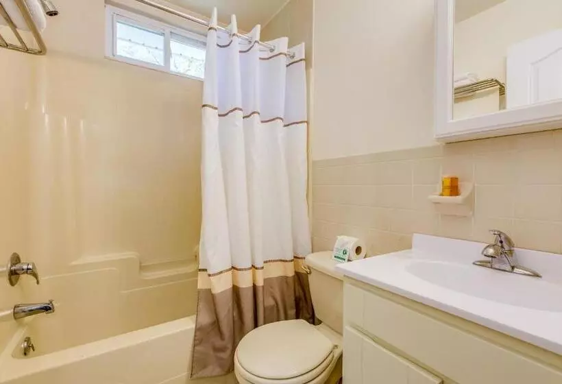 Colonial Shores Resort