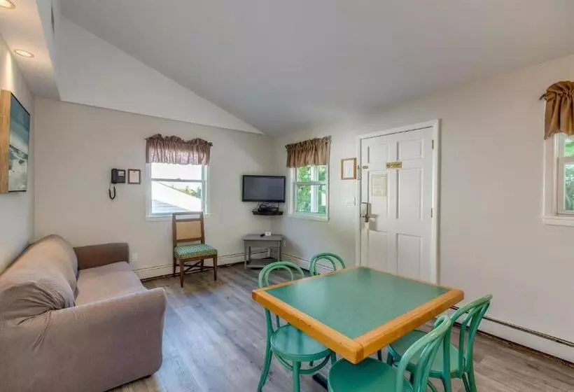 Colonial Shores Resort