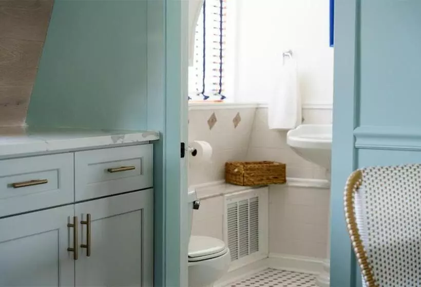 Отель The Burbank Rose Inn