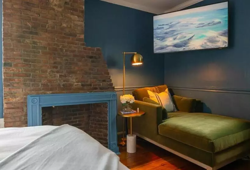 Отель The Burbank Rose Inn