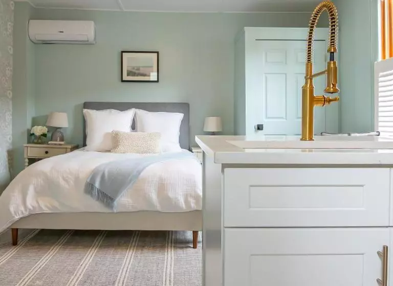 Отель The Burbank Rose Inn