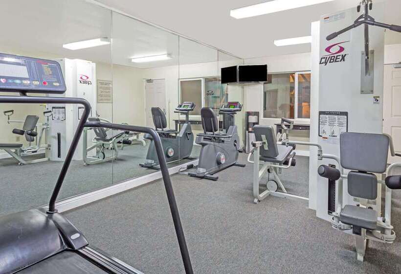 בית מלון כפרי Days Inn By Wyndham Novato/san Francisco