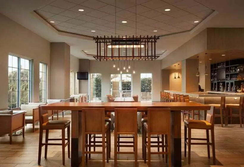 Отель Embassy Suites By Hilton Monterey Bay Seaside