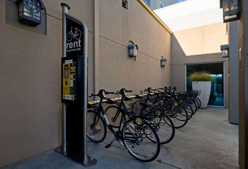 هتل Embassy Suites By Hilton Monterey Bay Seaside