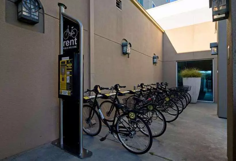 Отель Embassy Suites By Hilton Monterey Bay Seaside