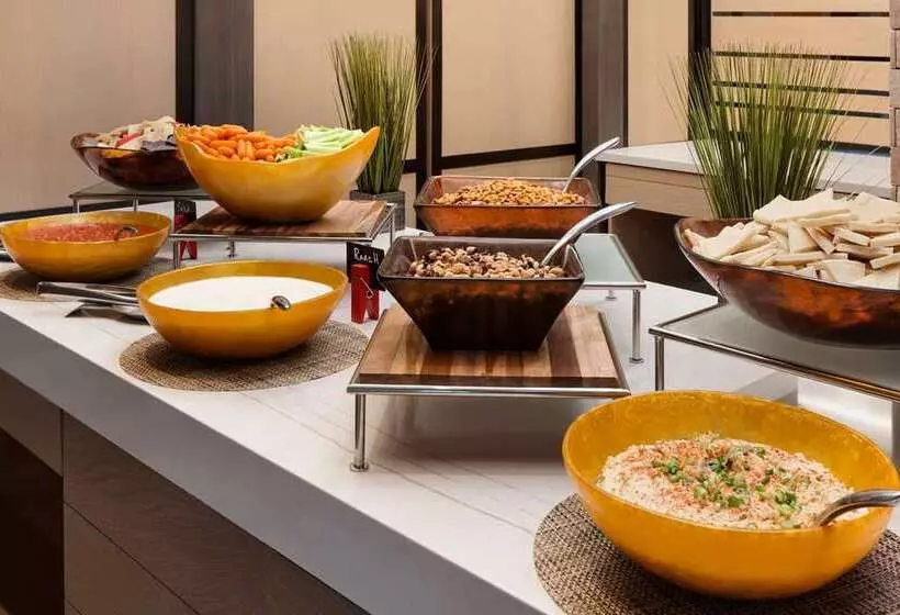 Отель Embassy Suites By Hilton Monterey Bay Seaside