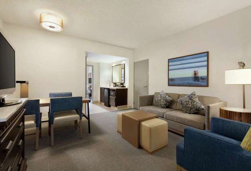 هتل Embassy Suites By Hilton Monterey Bay Seaside