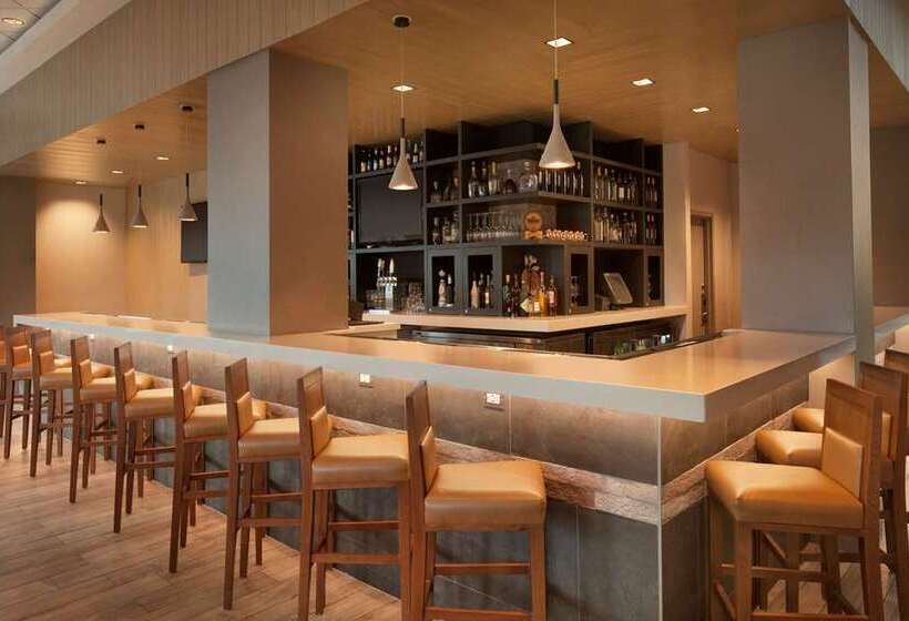 هتل Embassy Suites By Hilton Monterey Bay Seaside