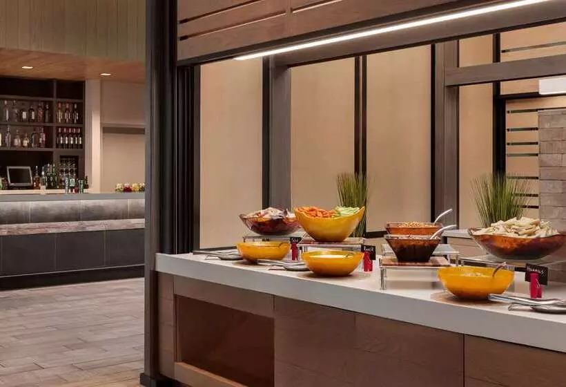 Отель Embassy Suites By Hilton Monterey Bay Seaside