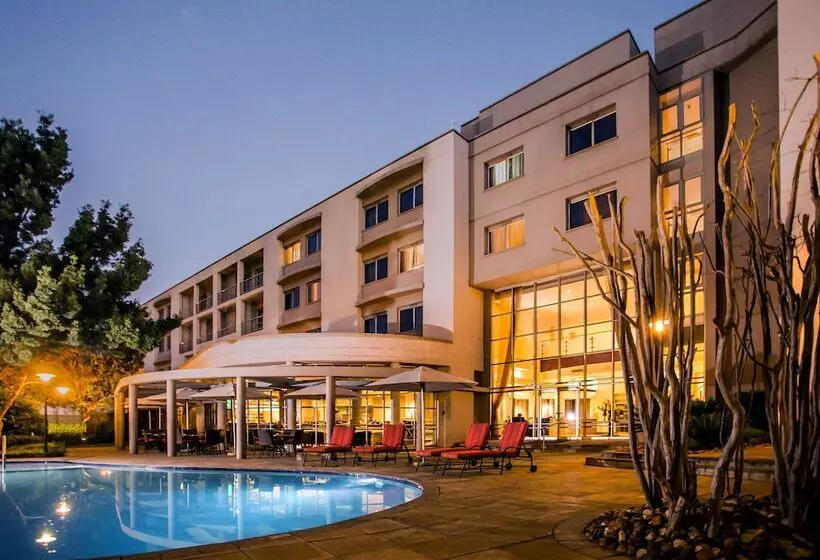 هتل Garden Court Eastgate