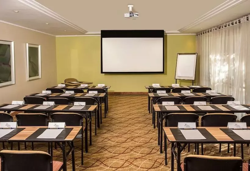 هتل Garden Court Eastgate