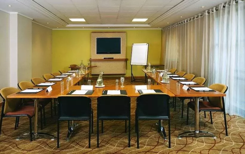 هتل Garden Court Eastgate