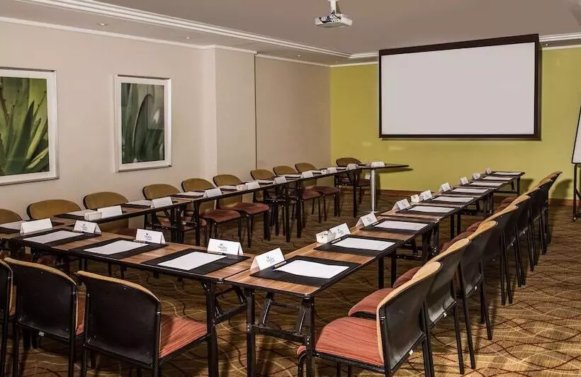 هتل Garden Court Eastgate