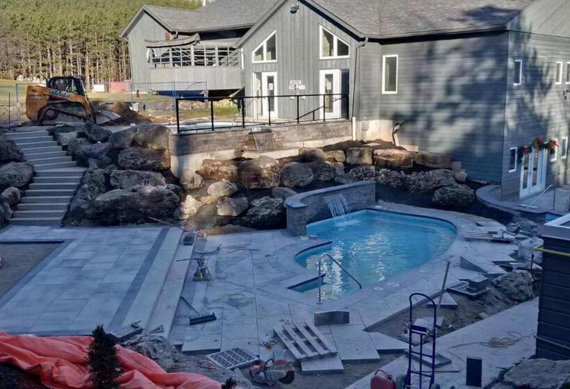 Отель Millcroft Inn & Spa