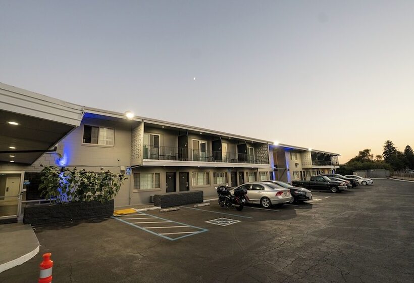 فندق Seaside Inn & Suites