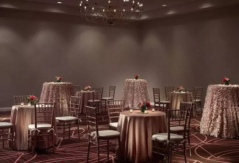 Отель Omni Providence