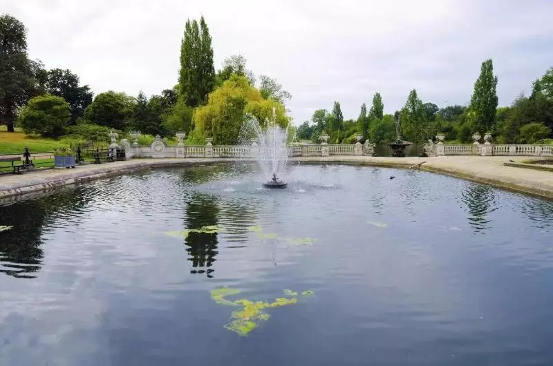 ホテル The Crescent Hyde Park