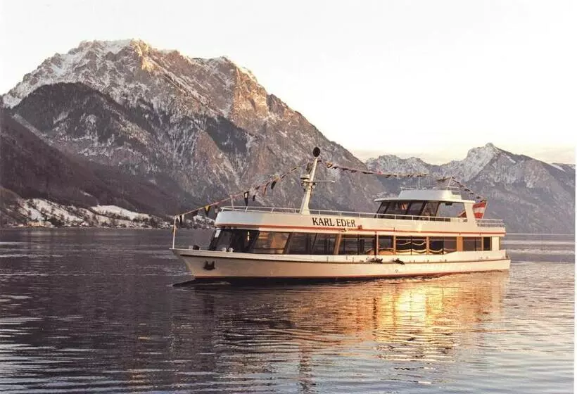 Keramikhotel Goldener Brunnen