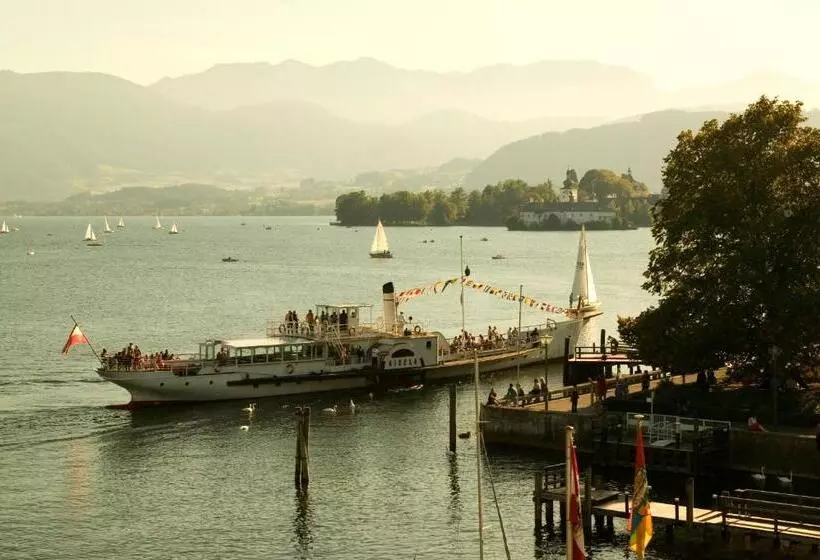 Keramikhotel Goldener Brunnen