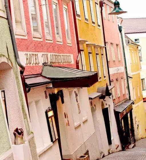 Keramikhotel Goldener Brunnen