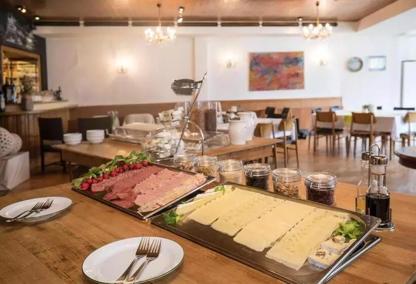 Keramikhotel Goldener Brunnen