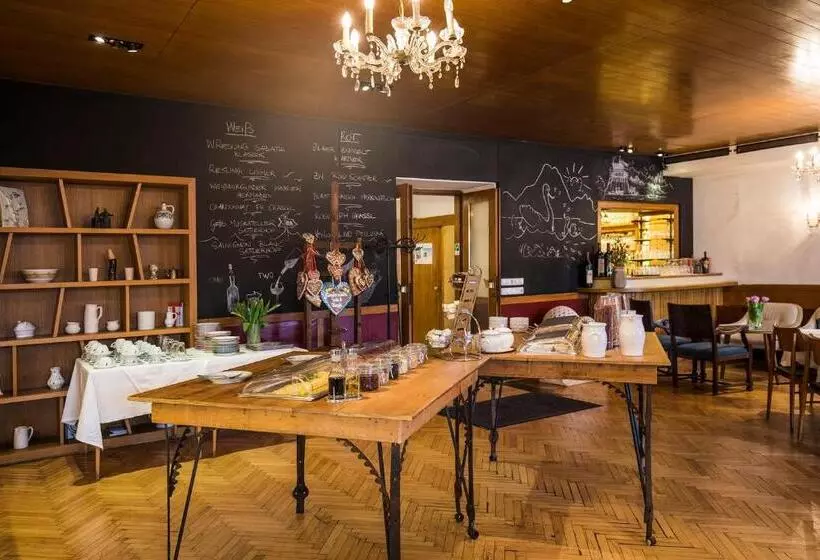 Keramikhotel Goldener Brunnen