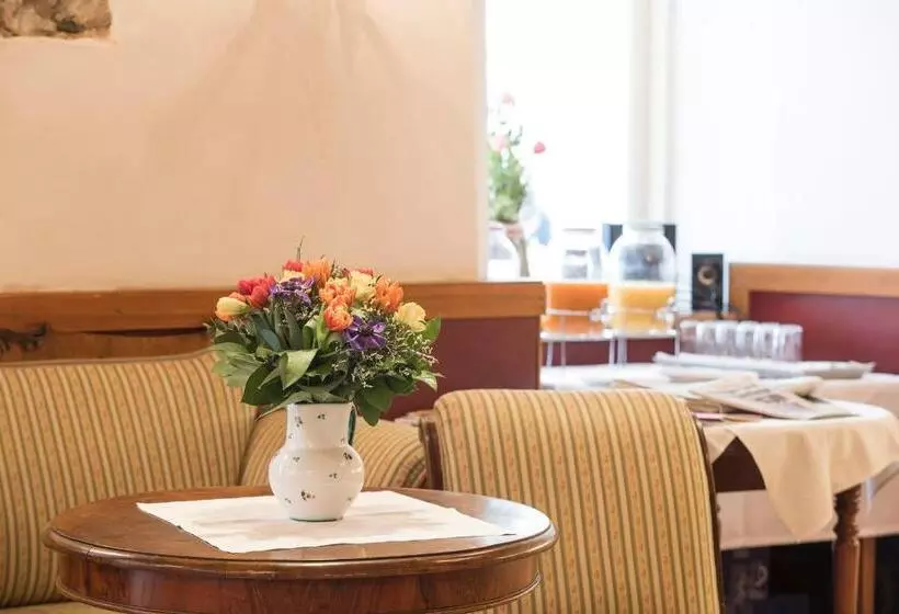 Keramikhotel Goldener Brunnen