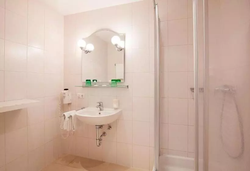 Keramikhotel Goldener Brunnen