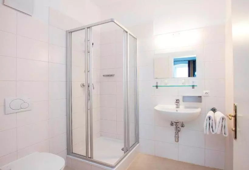 Keramikhotel Goldener Brunnen