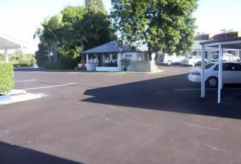 Отель Colonial Court Motor Inn