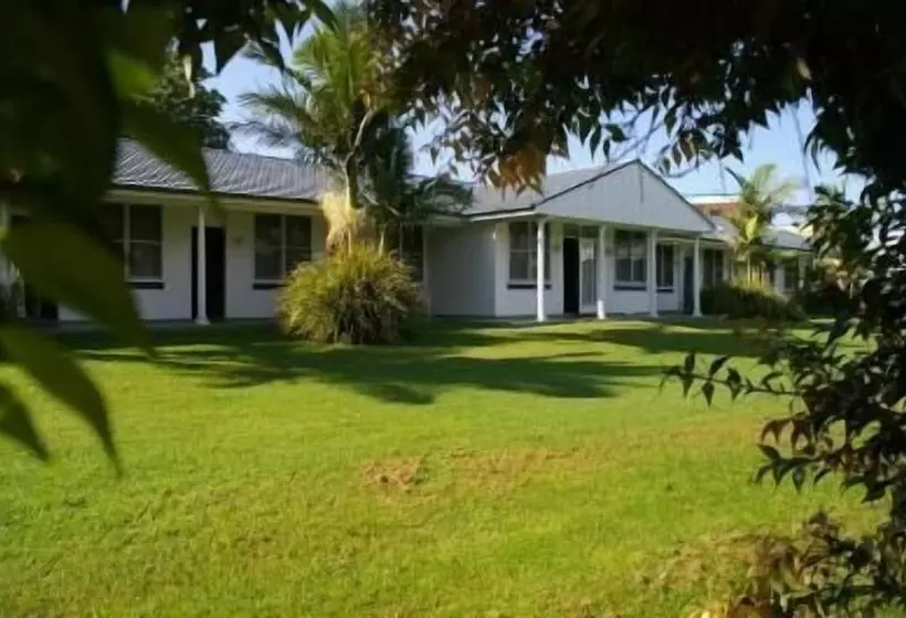 Отель Colonial Court Motor Inn