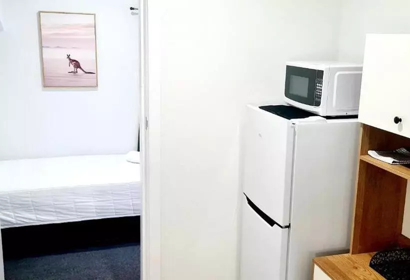 호텔 Golden Sands Motor Inn