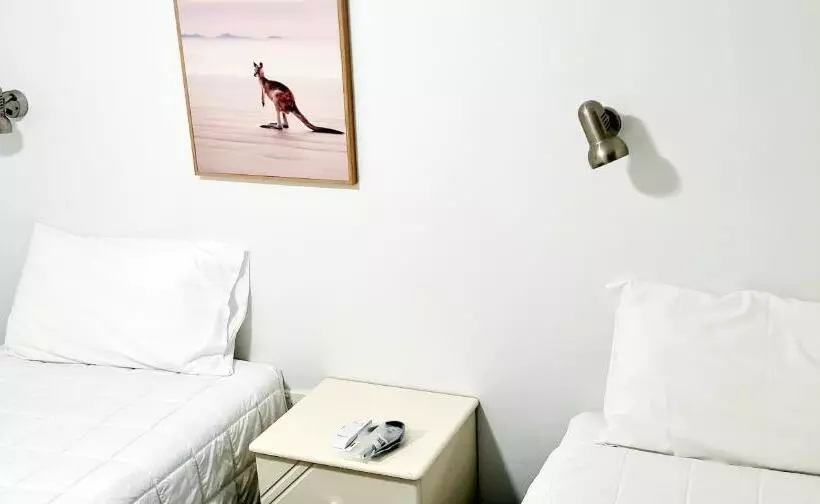 호텔 Golden Sands Motor Inn