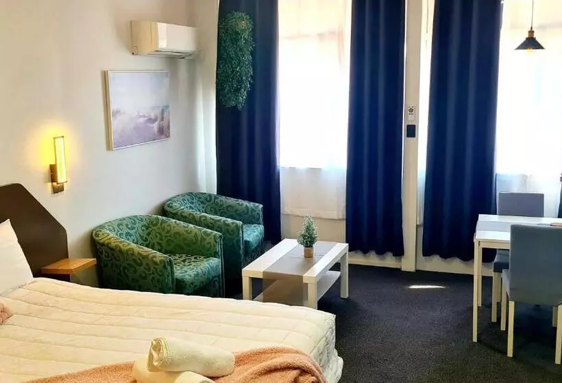 호텔 Golden Sands Motor Inn