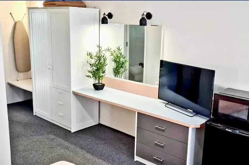 호텔 Golden Sands Motor Inn