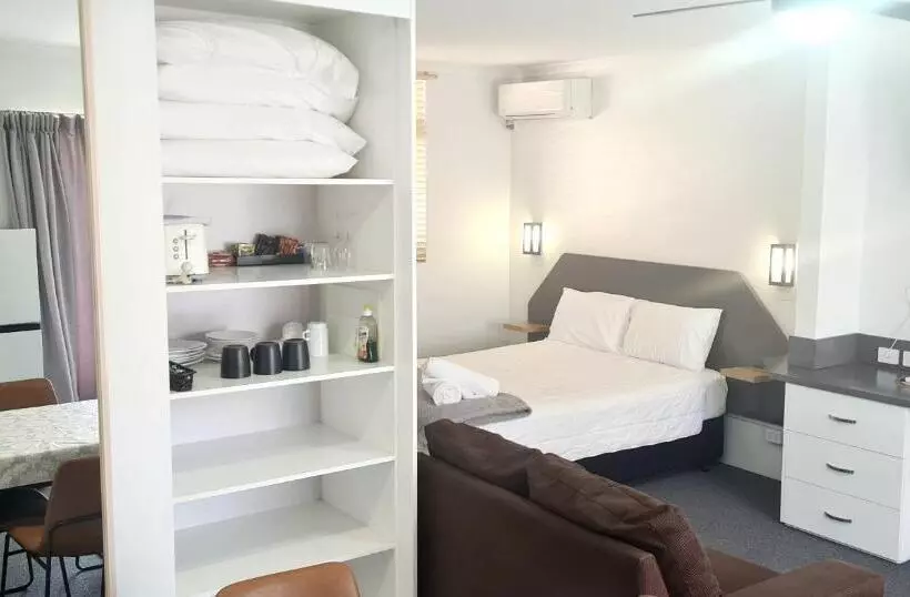 호텔 Golden Sands Motor Inn