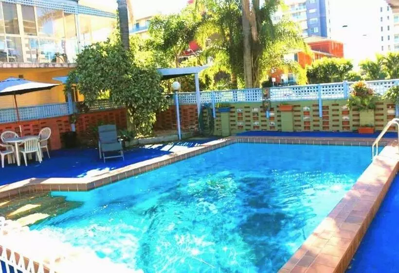 호텔 Golden Sands Motor Inn