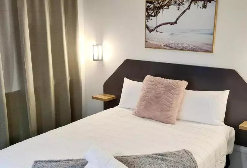 호텔 Golden Sands Motor Inn