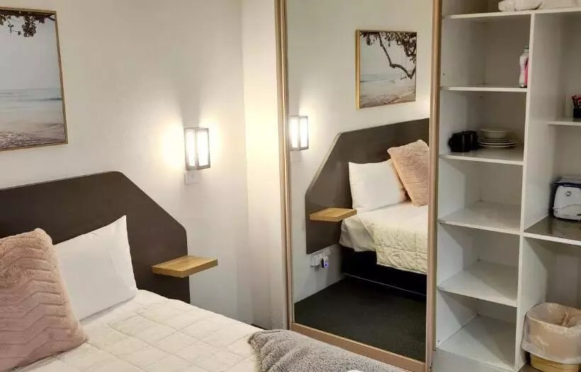 호텔 Golden Sands Motor Inn