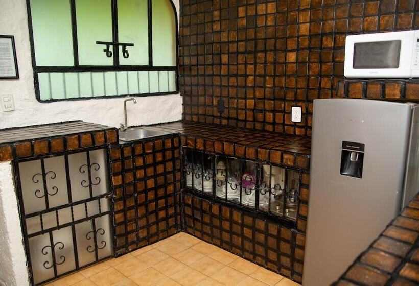 هتل Puerta Del Mar