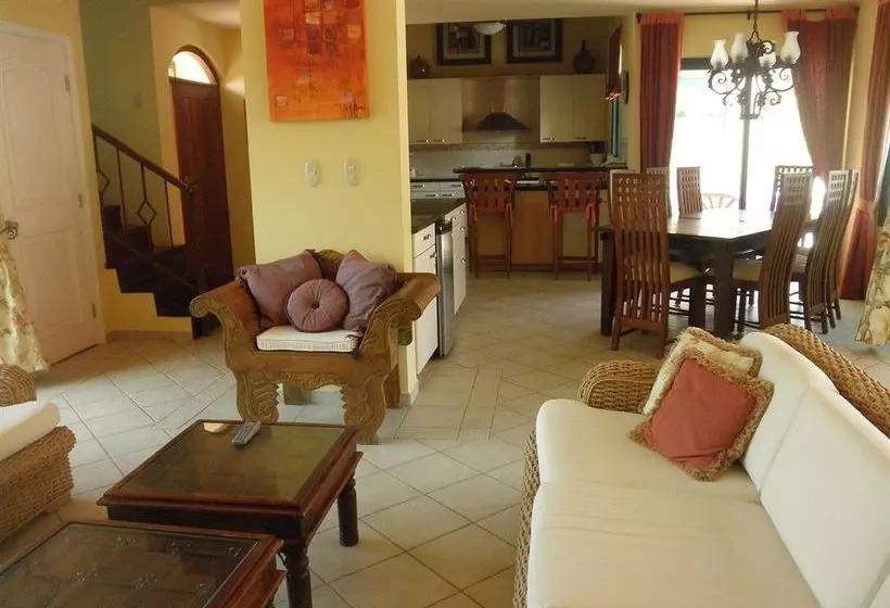 هتل Tierra del Sol Resort, Spa & Country Club