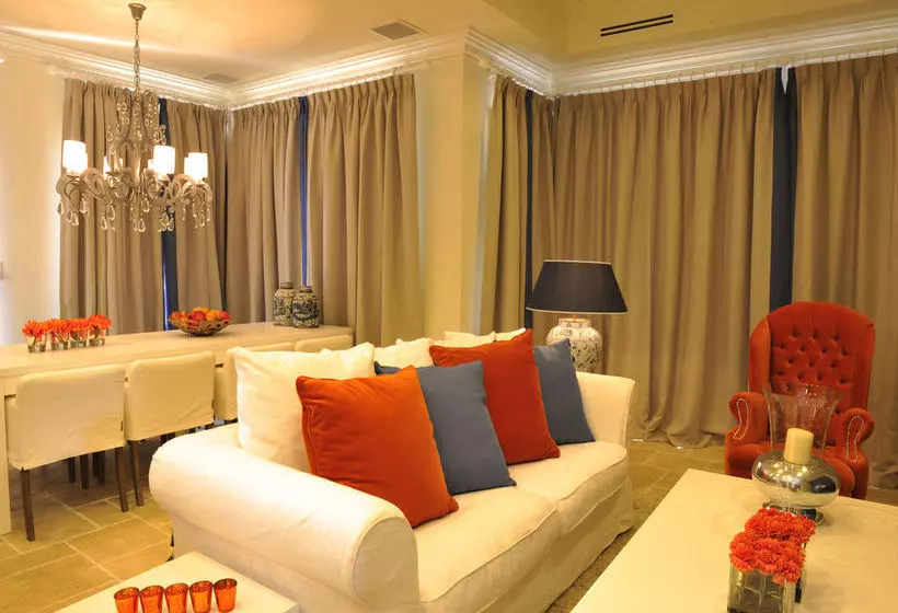 هتل Tierra del Sol Resort, Spa & Country Club