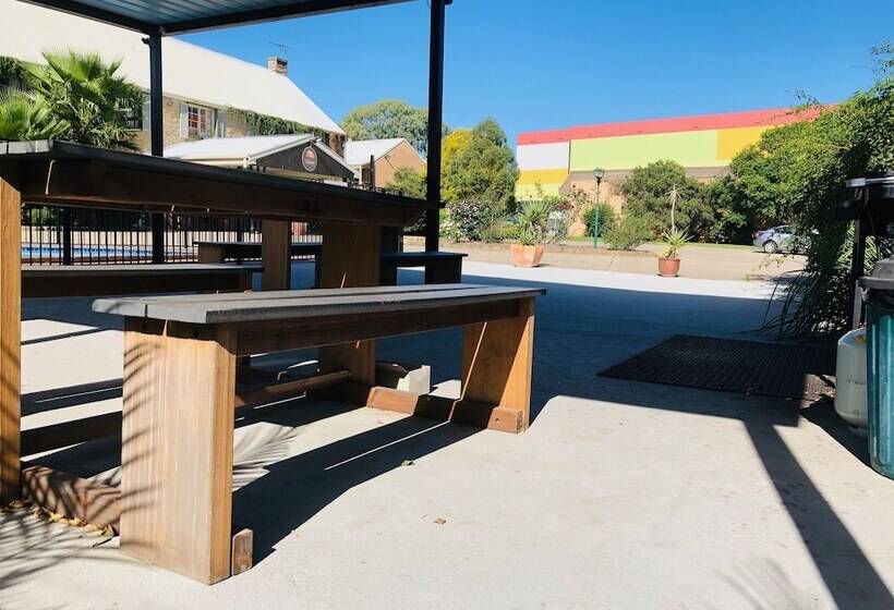 בית מלון כפרי Campbelltown Colonial Motor Inn
