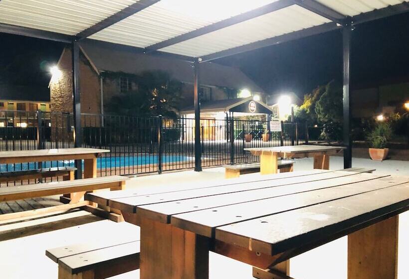 בית מלון כפרי Campbelltown Colonial Motor Inn
