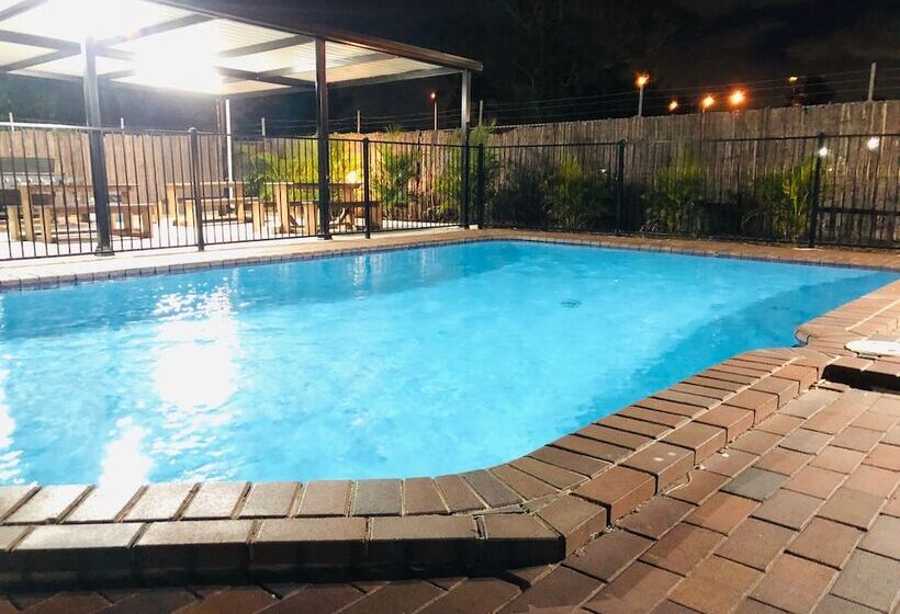 בית מלון כפרי Campbelltown Colonial Motor Inn